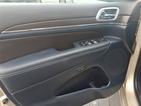 Used 2015 Jeep Grand Cherokee Overland image 11