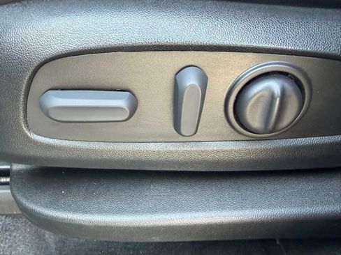 Used 2023 Chevrolet Traverse Premier image 30