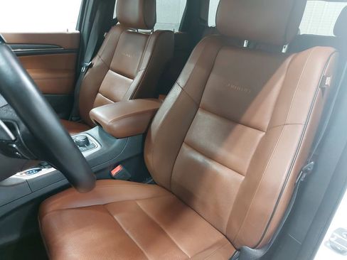 Used 2019 Jeep Grand Cherokee Summit AWD/4WD image 14