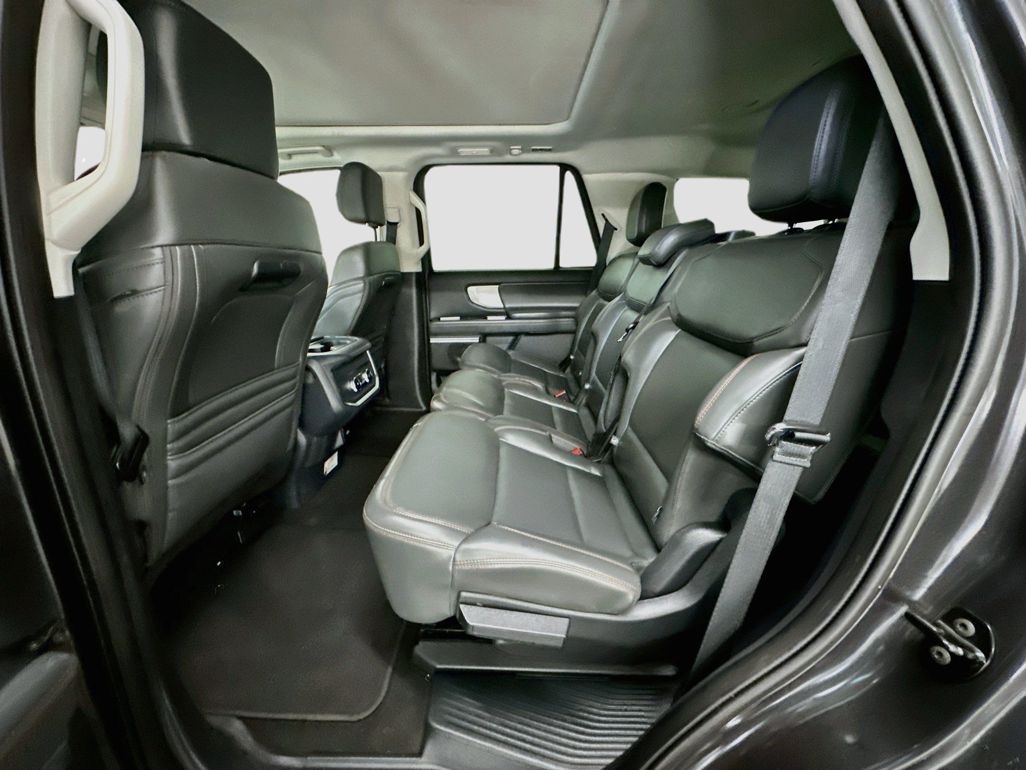 Used 2025 Ford Expedition Active AWD/4WD image 30