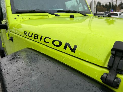 Used 2017 Jeep Wrangler Unlimited Rubicon w/ Connectivity Group image 9