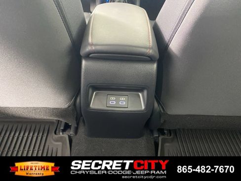 Used 2025 Toyota Corolla SE FWD image 25