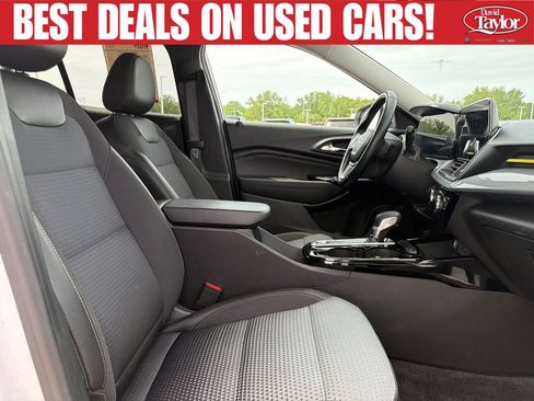 Used 2024 Chevrolet Trax LT w/ Driver Confidence Package FWD image 27