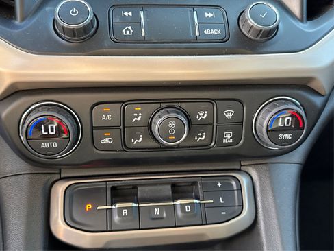 Used 2023 GMC Acadia Denali w/ Denali Technology Package image 30