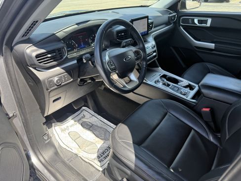 Certified 2022 Ford Explorer XLT w/ Equipment Group 202A image 7