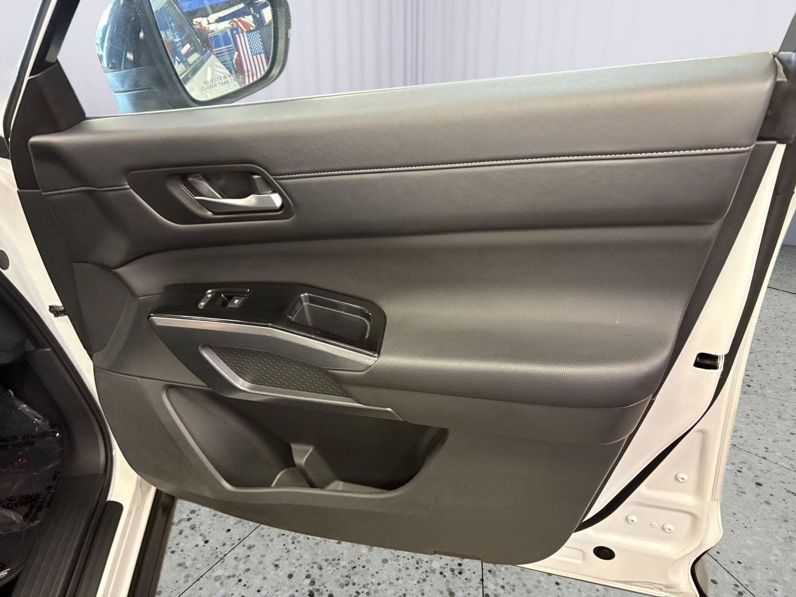 Used 2024 Nissan Pathfinder SL AWD/4WD image 15
