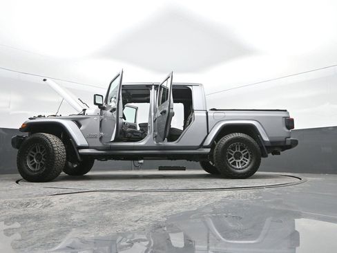 Used 2020 Jeep Gladiator Overland image 46