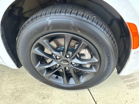 Used 2020 Chrysler Pacifica Touring-L w/ Advanced Safetytec Group AWD/4WD image 36