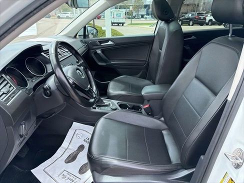 Used 2018 Volkswagen Tiguan SE w/ Panoramic Sunroof Package AWD/4WD image 10
