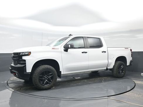 Used 2021 Chevrolet Silverado 1500 LT Trail Boss w/ Convenience Package II AWD/4WD image 2