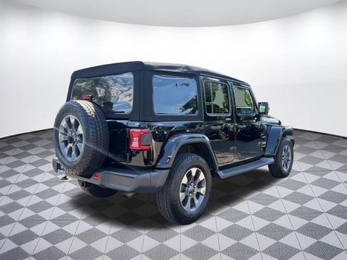 Used 2018 Jeep Wrangler Unlimited Sahara AWD/4WD image 9