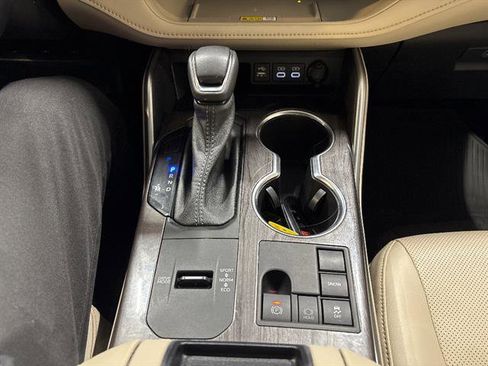 Used 2023 Toyota Highlander Limited FWD image 12