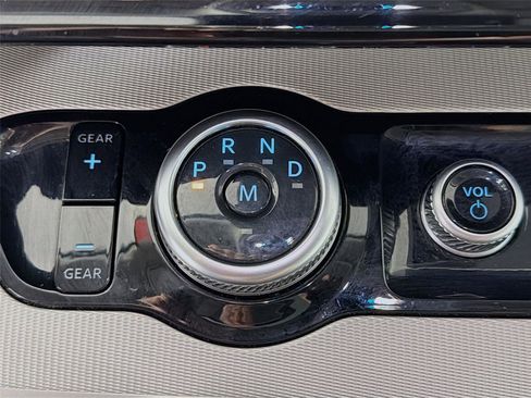 Used 2025 Ford Expedition Active AWD/4WD image 19
