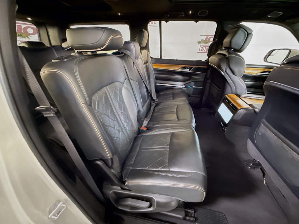 Used 2022 Jeep Grand Wagoneer Series III w/ Flexible Seating Group AWD/4WD image 34