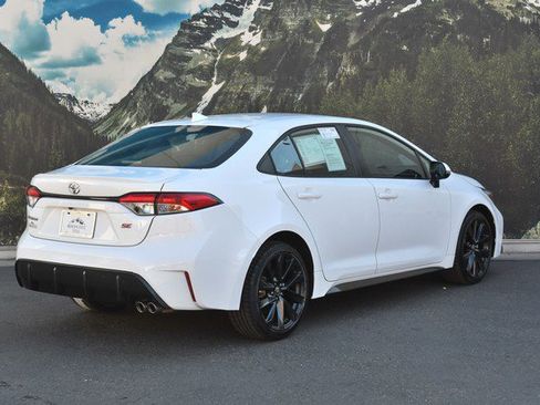 Used 2023 Toyota Corolla SE image 3