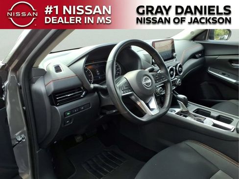 Used 2025 Nissan Sentra SR FWD image 9