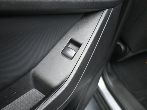Used 2025 Chevrolet Equinox LT FWD image 24