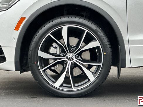 Used 2024 Volkswagen Tiguan SEL R-Line image 36