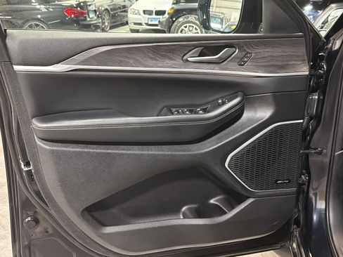 Used 2023 Jeep Grand Cherokee 4WD 4xe image 9