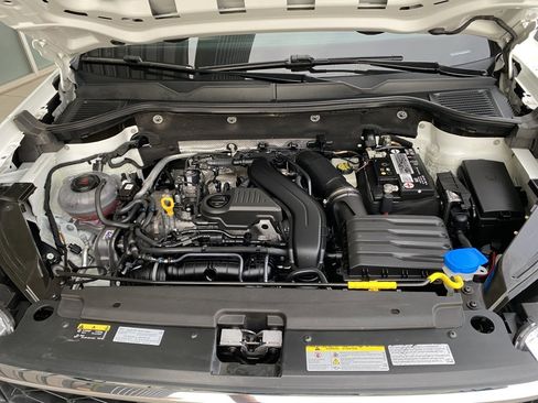 Used 2022 Volkswagen Taos SE w/ Panoramic Sunroof Package image 12