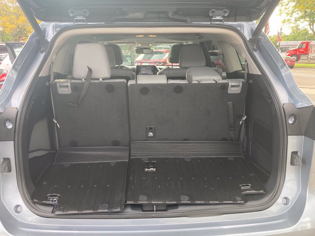 Used 2020 Toyota Highlander XLE AWD/4WD image 30