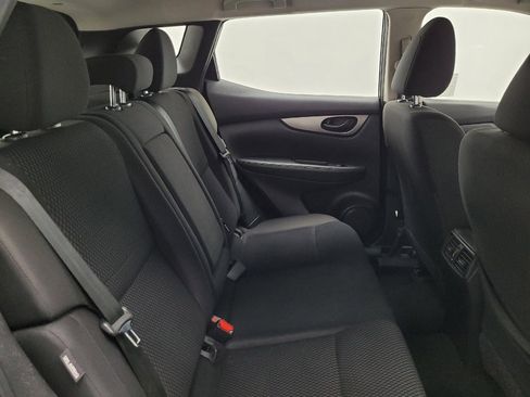 Used 2021 Nissan Rogue Sport S image 19