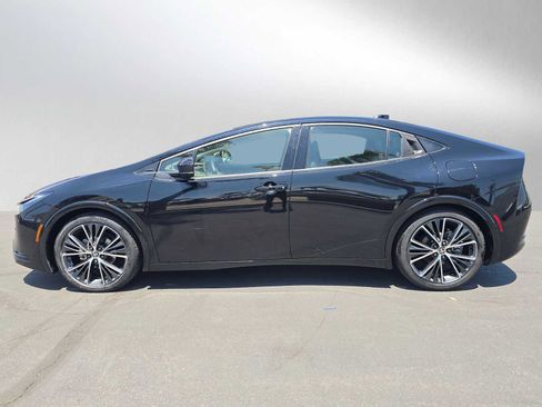 Used 2025 Toyota Prius XLE FWD image 6