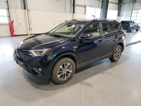 Used 2018 Toyota RAV4 XLE AWD/4WD image 3