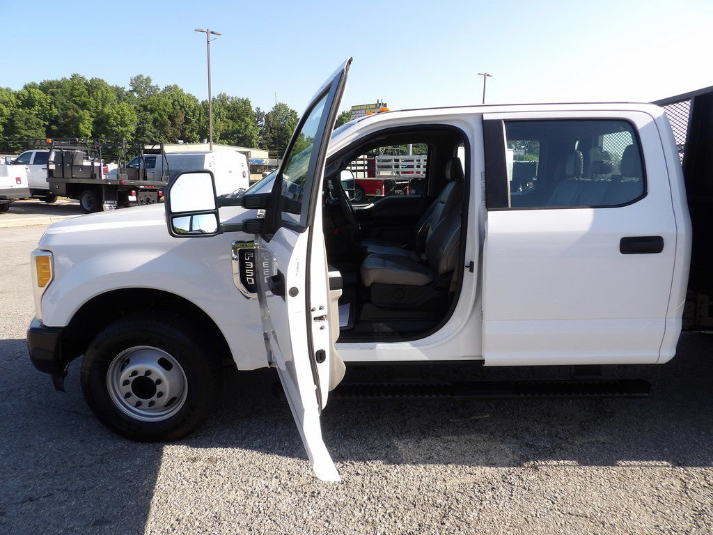 Used 2017 Ford F350 XL w/ Power Equipment Group RWD image 13