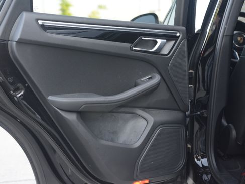 Certified 2019 Porsche Macan AWD/4WD image 29