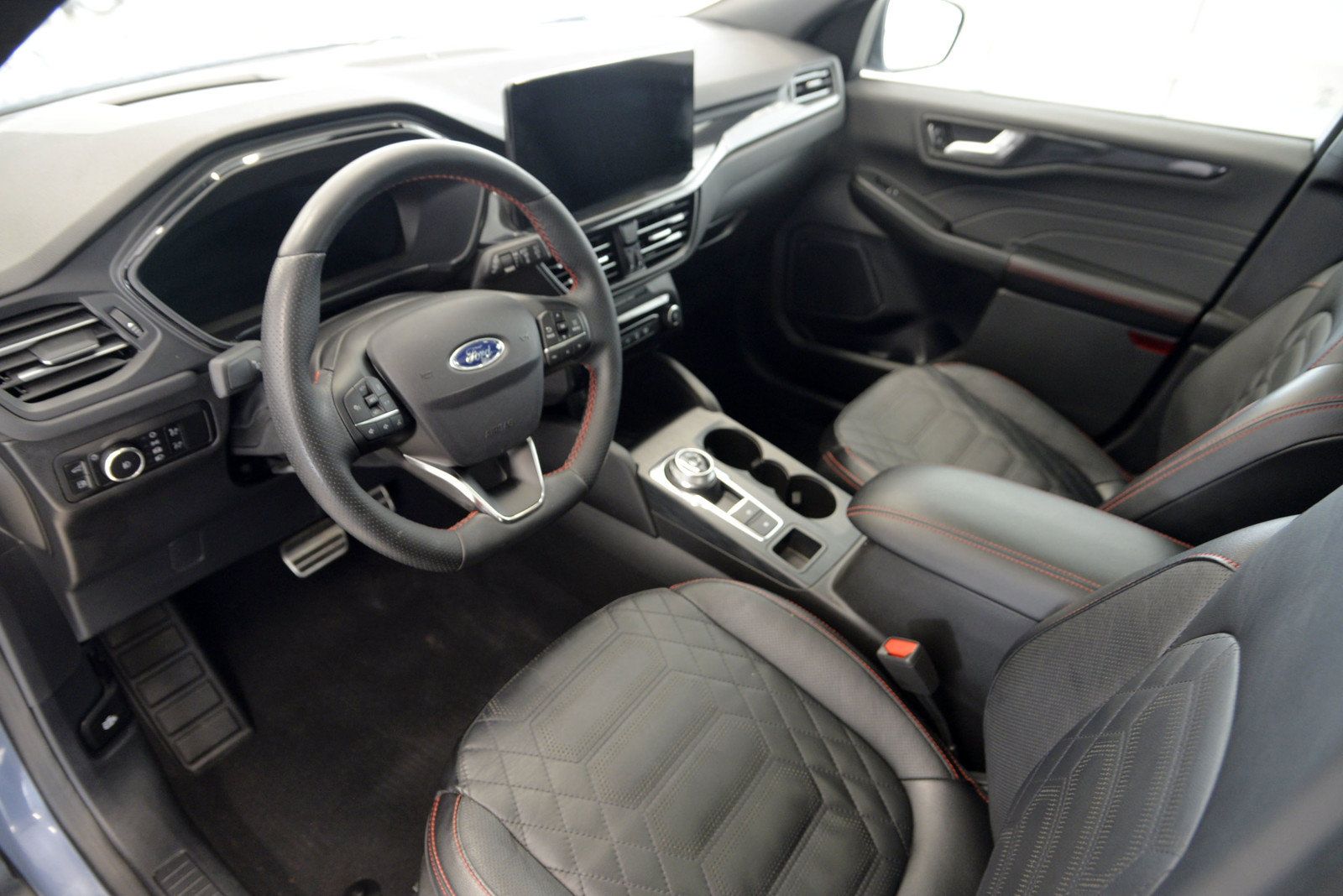 Used 2023 Ford Escape ST-Line Elite w/ Premium Technology Package AWD/4WD image 11