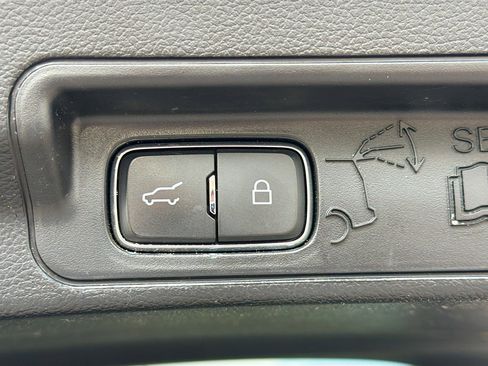 Used 2021 Ford Explorer XLT RWD image 12