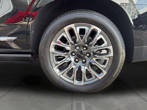 Used 2023 GMC Yukon Denali Ultimate AWD/4WD image 11
