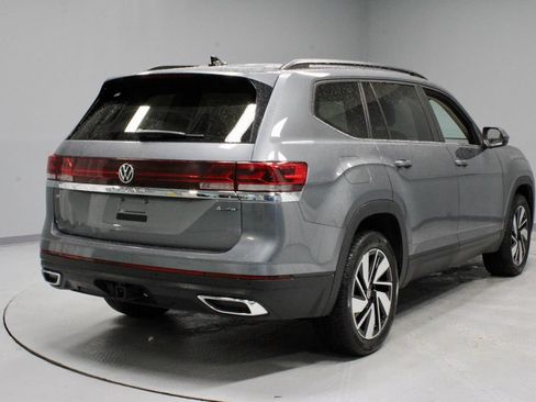 Used 2024 Volkswagen Atlas SE AWD/4WD image 12