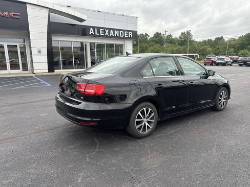 Used 2018 Volkswagen Jetta SE FWD image 3