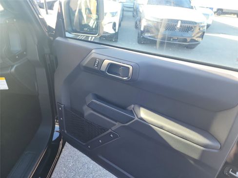 New 2025 Ford Bronco 4-Door image 24