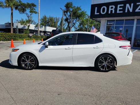 Used 2020 Toyota Camry SE FWD image 8