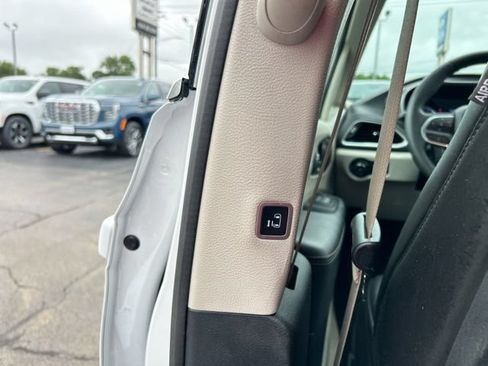 Used 2024 Chrysler Pacifica Touring-L w/ Uconnect Theater Family Group FWD image 28