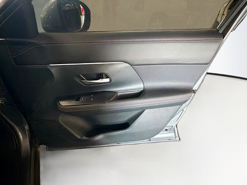 Used 2025 Nissan Kicks SR AWD/4WD image 31