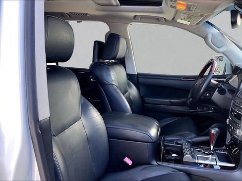 Used 2013 Lexus LX 570 4WD w/ Luxury Pkg image 30