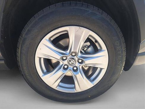Used 2024 Toyota RAV4 XLE AWD/4WD image 21