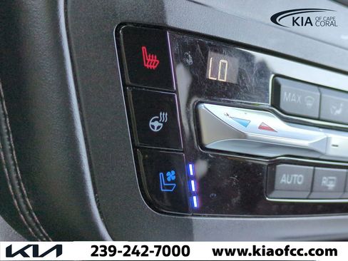 Used 2020 Ford Explorer Platinum w/ Premium Technology Package image 25