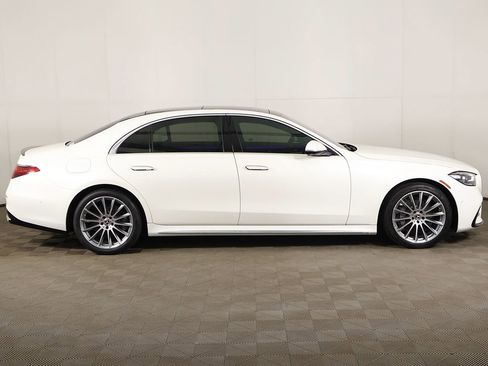 Used 2022 Mercedes-Benz S 500 4MATIC w/ AMG Line Package image 22