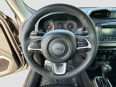 Used 2019 Jeep Renegade Latitude w/ Popular Equipment Group image 11