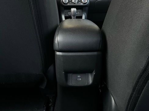 Used 2025 Nissan Versa SV image 12