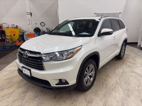 Used 2015 Toyota Highlander XLE image 3