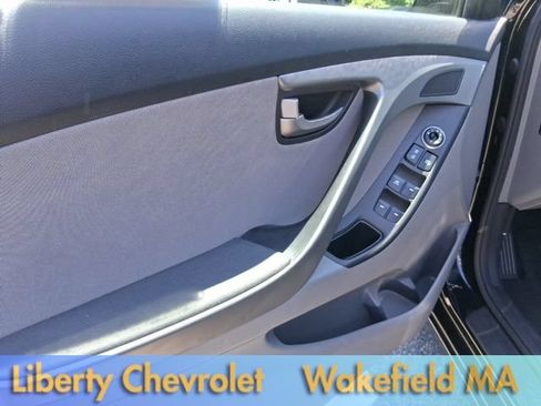 Used 2016 Hyundai Elantra SE w/ Option Group 02 FWD image 17
