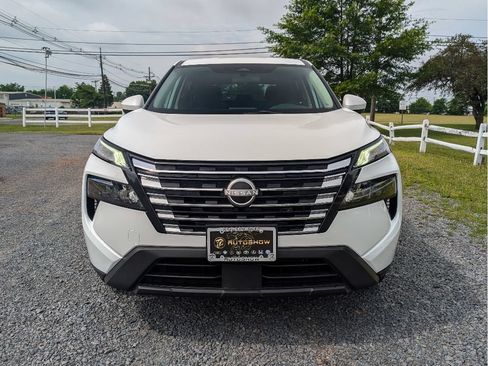 Used 2024 Nissan Rogue SV FWD image 2