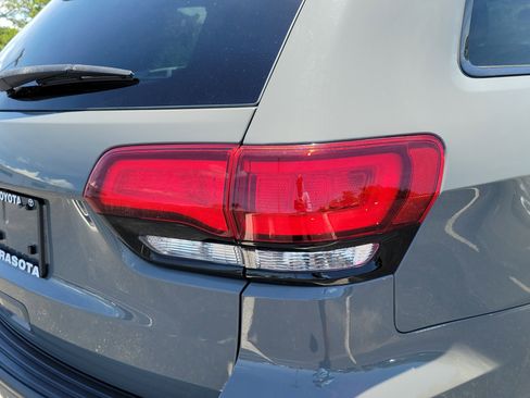 Used 2021 Jeep Grand Cherokee Laredo X AWD/4WD image 11