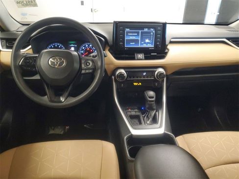 Used 2020 Toyota RAV4 XLE image 9